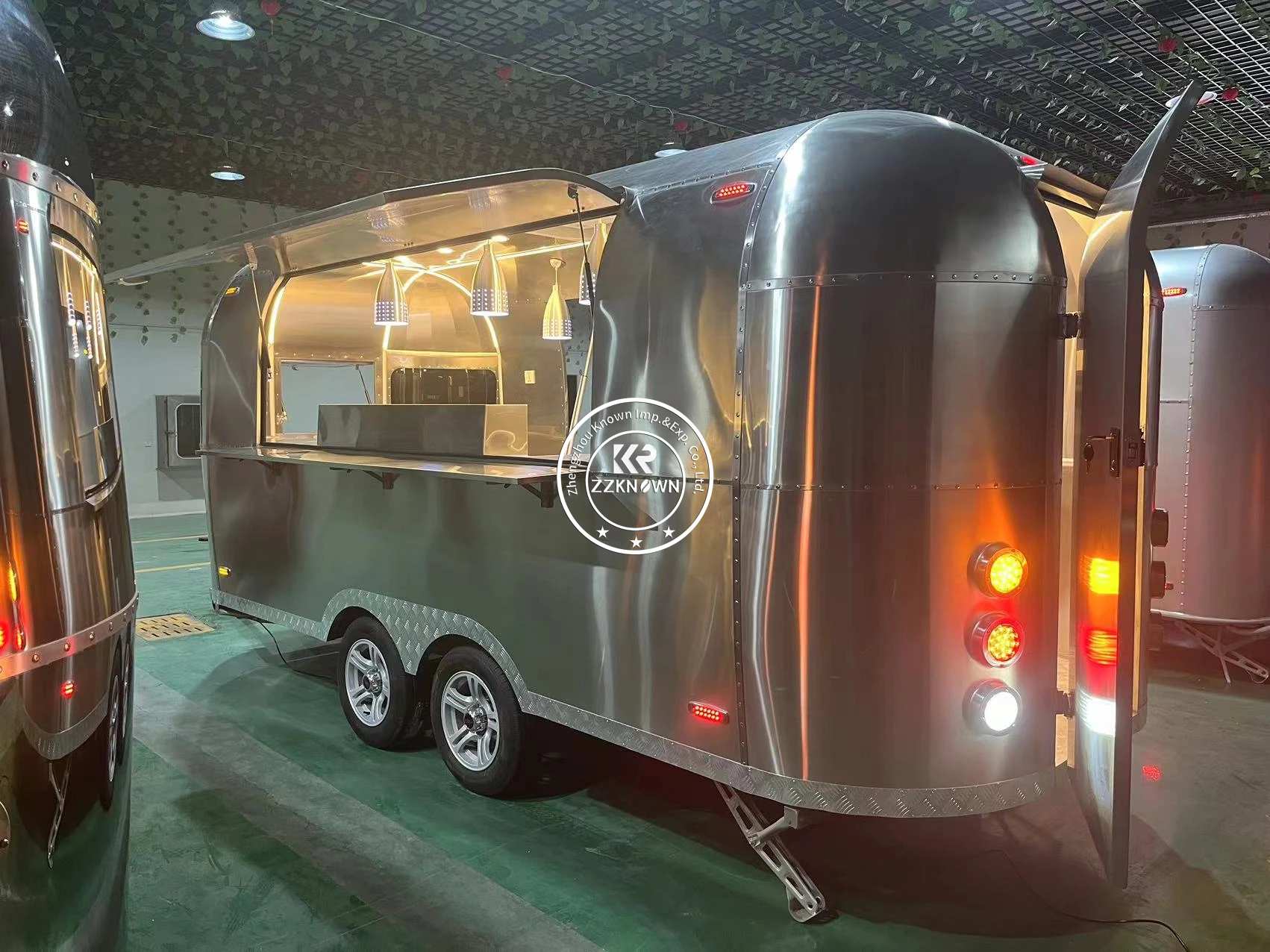 Carrello Mobile del caffè della birra di ca del camion dell'alimento 2024 con il rimorchio su ordinazione dell'alimento del flusso d'aria dell'attrezzatura completa della cucina da vendere