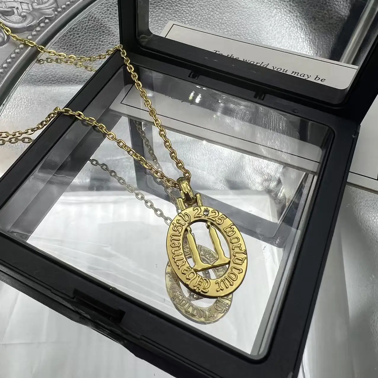 جديد المعبود K-pop Bigbang زوجين مجموعة قلادة الديكور G-Dragon عباد الشمس ديزي كوون جي يونغ صندوق هدايا عيد ميلاد يتوهم