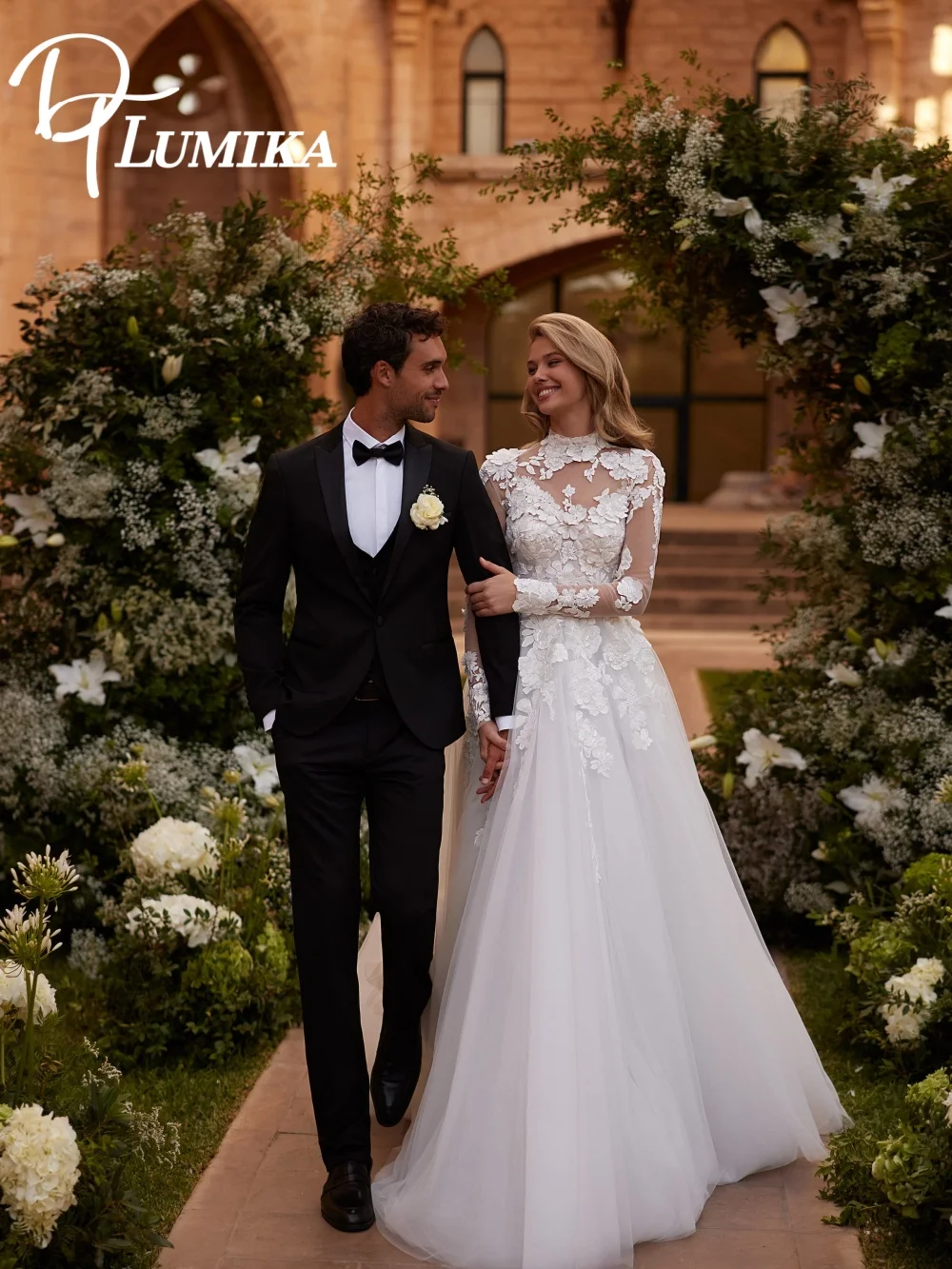 

Elegant Long-Sleeved Wedding Dress 2026 Classic Appliquéd Church Bridal Gown Minimalist A-Line Floor-Length Dress Customized