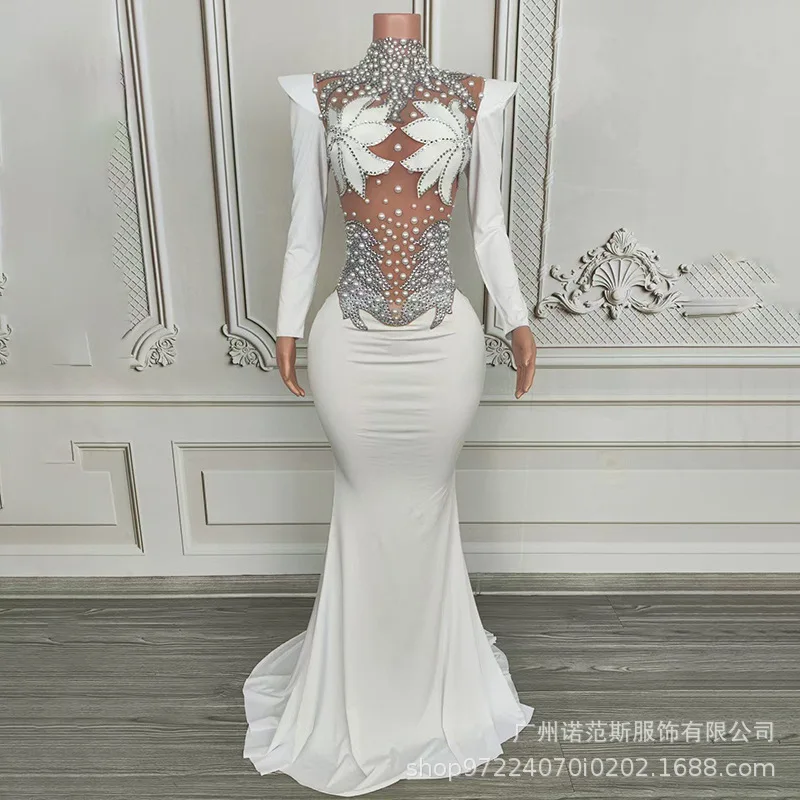 2026 الفاخرة الأحمر الكتف مزاجه ذيل السمكة تنورة الكبار نموذج المنصة الملابس العصرية المشاركة مأدبة الزفاف نخب الملابس