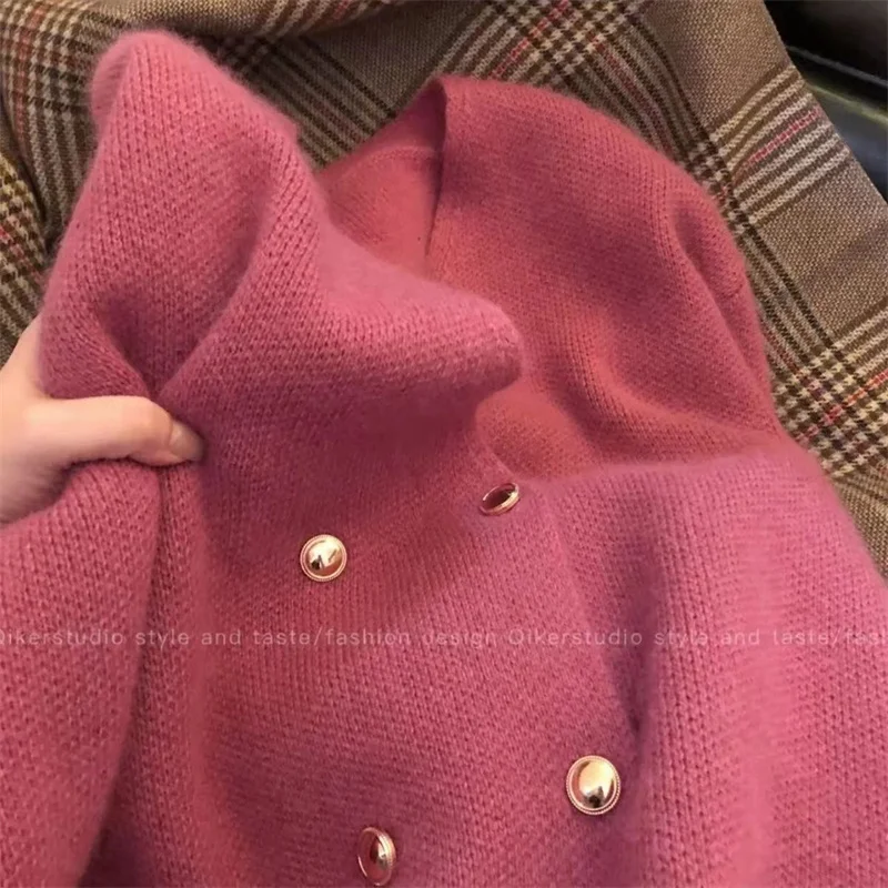 Cunter Light Fashion Luxury/Autumn/Winter New Fashionable V-neck Design Knitted Cardigan Women's Loose  And azy Style Sweater Wo