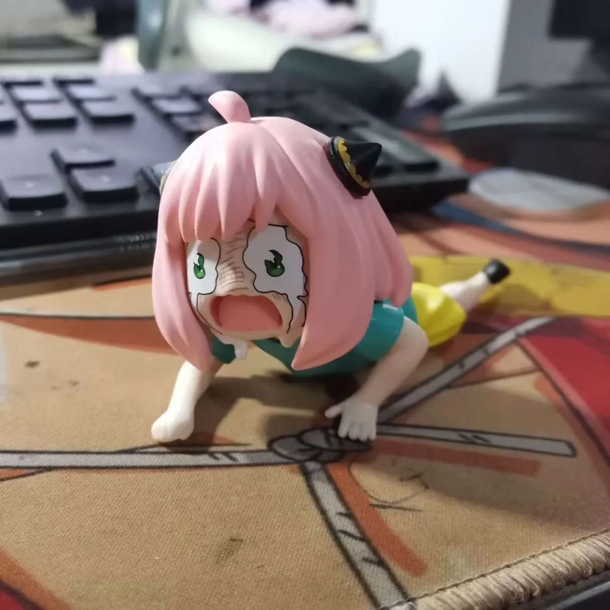 Falling and crying Anya Forger Anime be prostrate Figure Action Figure Figurine Collectible Model Doll Toys box-packed