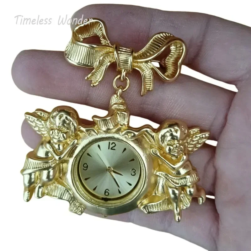 Timeless Wonder Retro Bowknot Angel Watch Brooch Pins for Women Designer Jewelry Runway Rare Luxury Gift Top Vintage Cute 3643