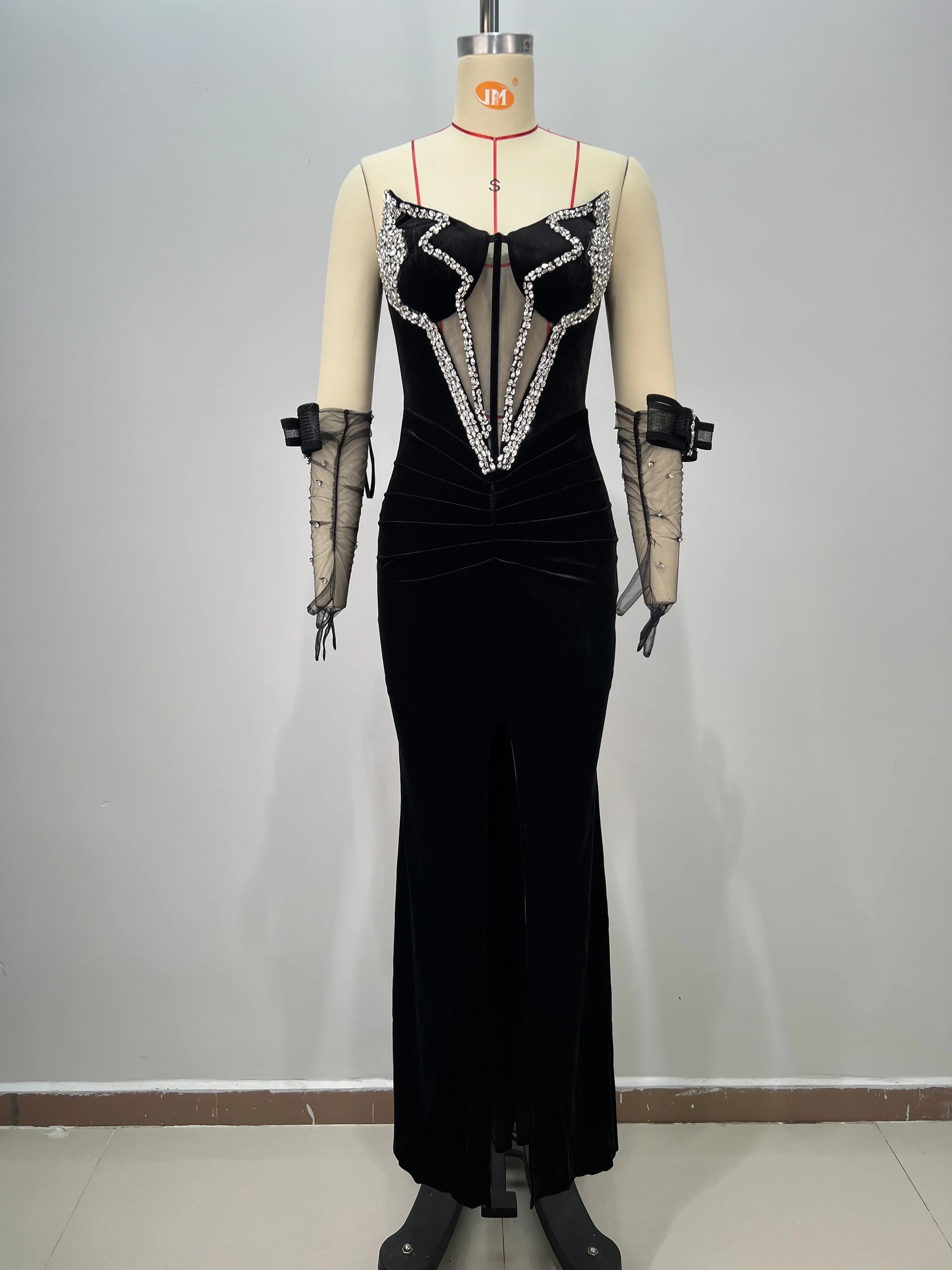 Schwarzes, mit Kristallen verziertes Bandage-Kleid für Damen mit durchsichtigem Netzstoff, sexy Abendkleid mit hohem Schlitz, trägerloses Partykleid aus Samt