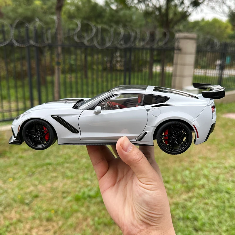 AUTOART 1/18  CHEVROLET CORVETTE C7 ZR1 Car model static display birthday presents to friends