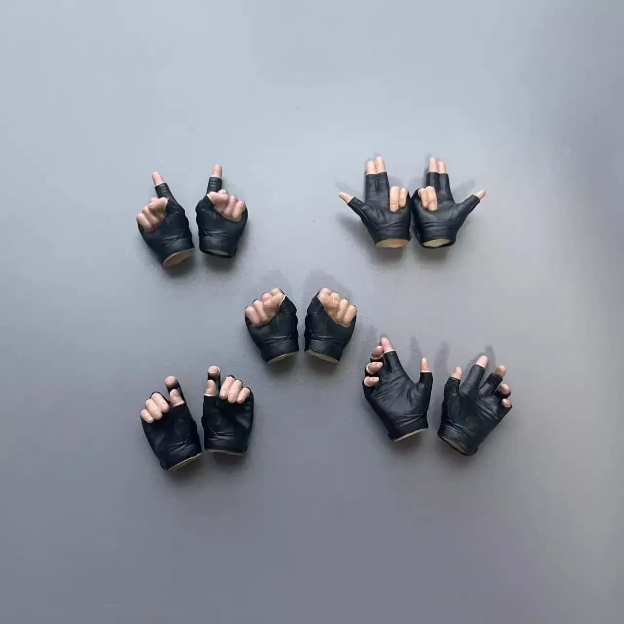 

HT 1/6 Soldier Accessories Glove Dew Finger Hand Type Model Toy Fit 12'' Action Figure Body In Stock
