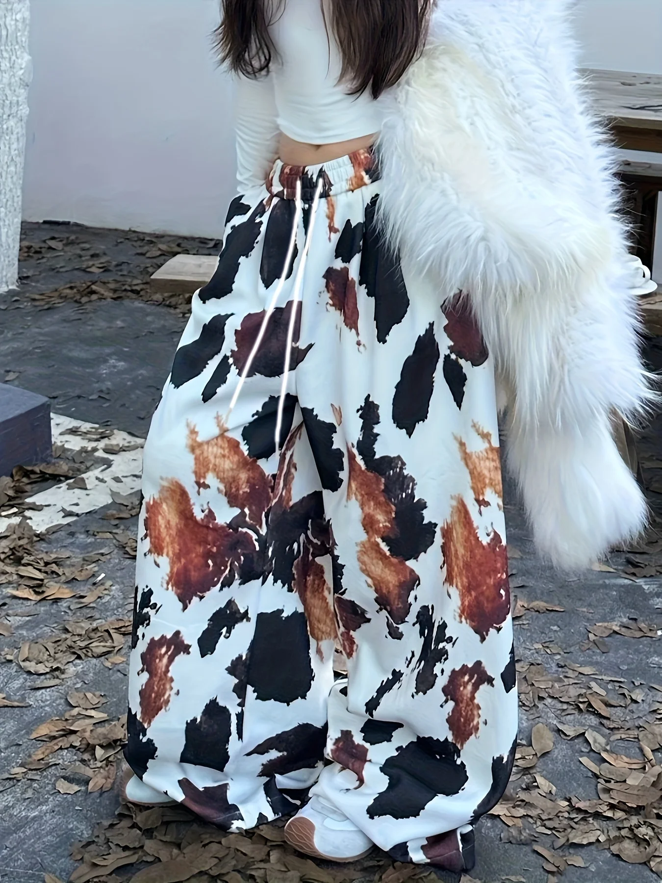 Women Low Waist Wide Leg Sweatpants Watercolor Cow Print Ink Wash Splatter Pattern Elastic Drawstring Loose Street Trousers