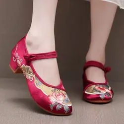Woman's New Square Heel Silk Embroidered Floral Shoe Soft Sole Non Slip Ethnic Style Round Toe Cheongsam Shoes Red Wedding Shoe