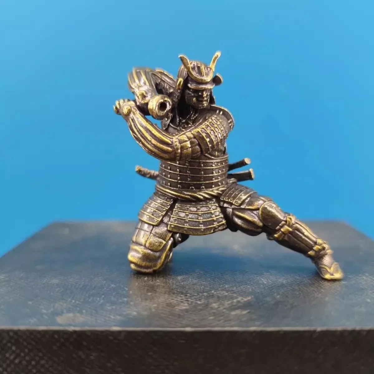 Antique Brass Samurai Incense Burner Miniature Kneeling Warrior Sculpture Zen Desk Decor Japanese Armor Statue Spiritual Gift