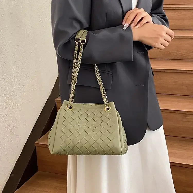 

Vegan Leather Woven Crossbody Bag - Adjustable Strap Closure for Office & Casual - Metallic Hardware & Eco-Friendly Design