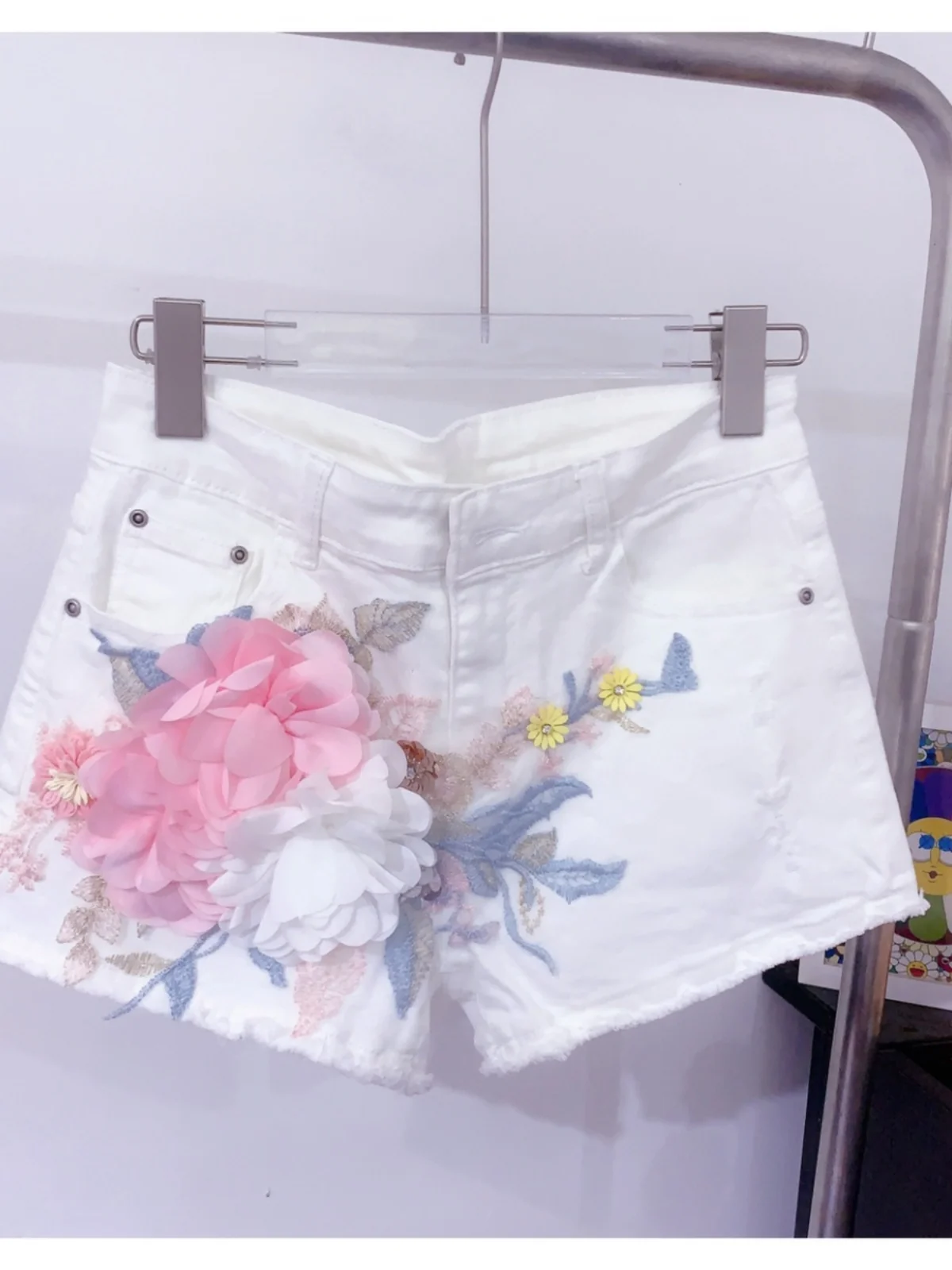 New White Lace Flowers Denim Jeans Women Fashion Cowboy Shorts Embroidery Beading Lace Shorts Large Size Shorts