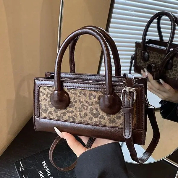 

Ретро популярная женская сумка с леопардовым принтом, женская лоскутная кожаная сумка на плечо большой вместимости, женская элегантная роскошная сумка через плечо, новинка