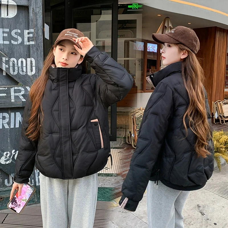 เสื้อแจ็คเก็ตฤดูใบไม้ร่วงฤดูหนาวสำหรับผู้หญิง ปี 2025 รุ่นใหม่ สไตล์เกาหลี เสื้อโค้ทผ้าฝ้ายบุขนเป็ด เสื้อพาร์กาสำหรับผู้หญิง เสื้อแจ็คเก็ตบุผ้าฝ้ายหนานุ่ม อุ่นสบาย เสื้อคลุมคุณภาพสูง