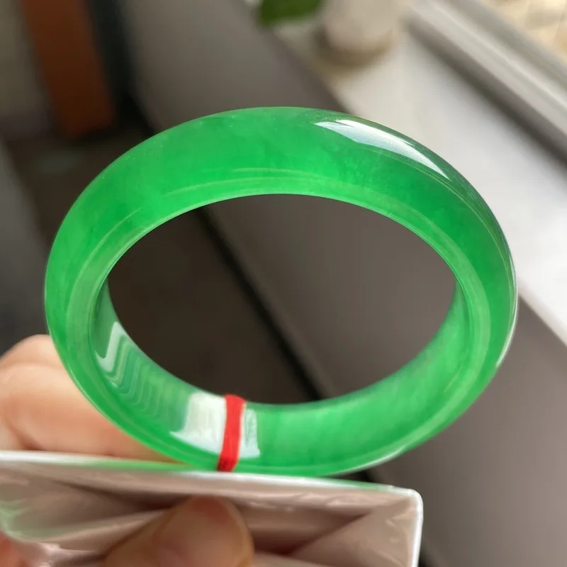 Emperor Flat Bar Peace Bracelet Jade Bangle with Ice-like Emerald Green Full Circle Design