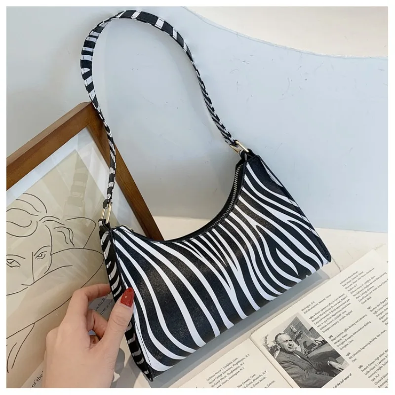 Tas Selempang Pola Sapi High Street untuk Wanita 2025 Tas Ketiak Pola Leopard Trendi Ins Serbaguna Fashion Tas Tangan Sederhana