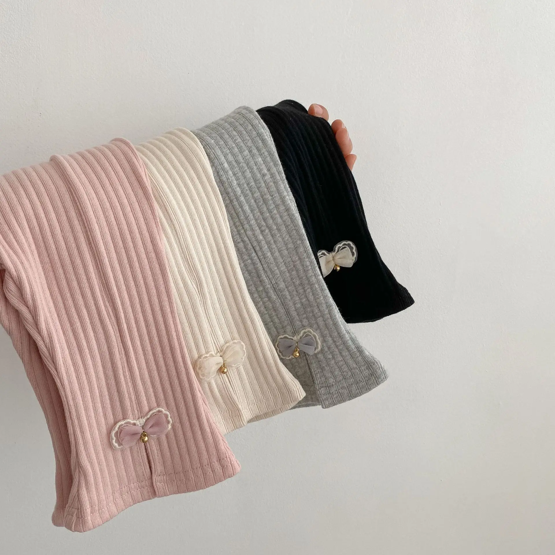2025 otoño nuevas mallas acanaladas para niñas pantalones infantiles lindos pantalones acampanados con lazo para niñas pantalones elásticos para niños pantalones casuales para niños