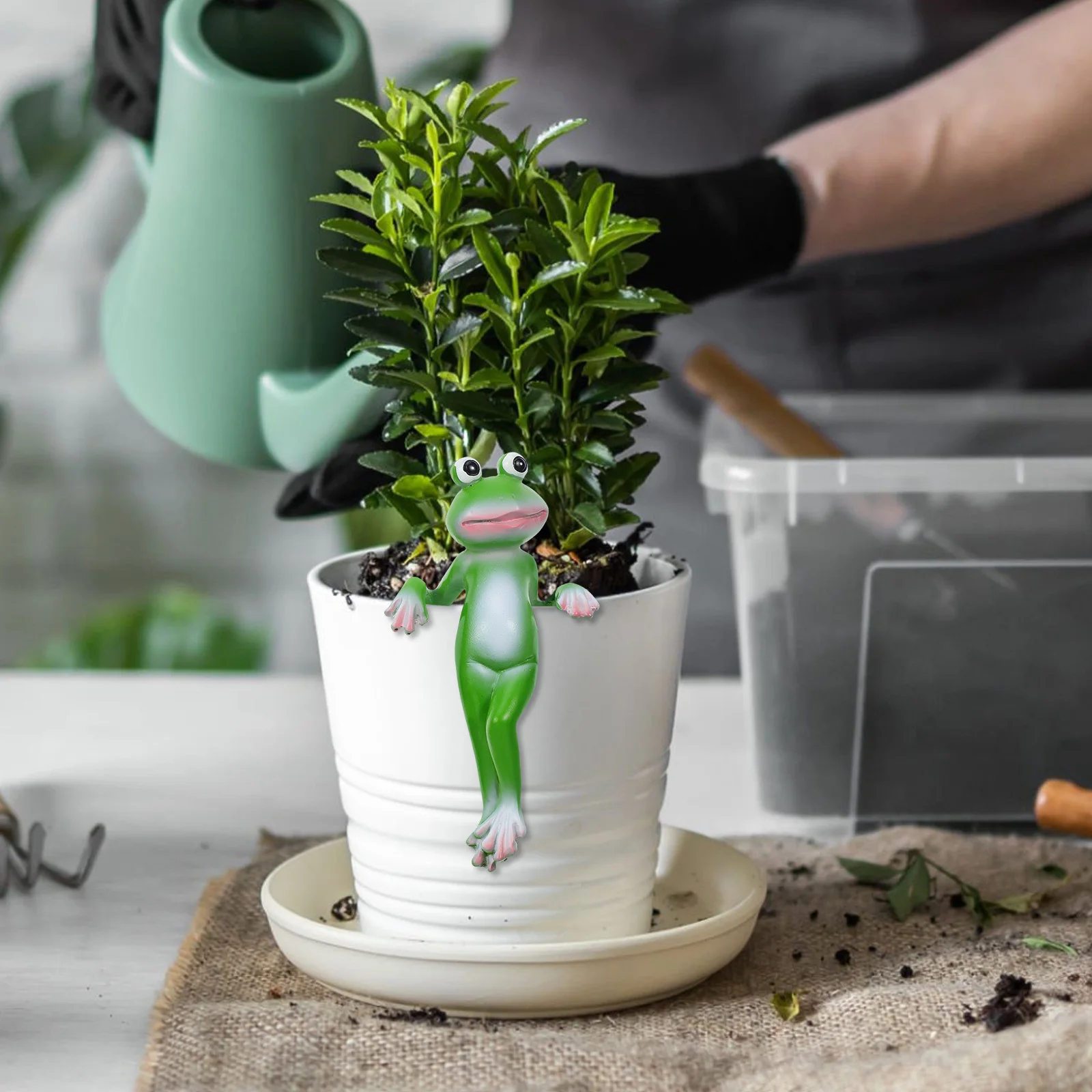 

Cute Hanging Frog Resin Ornament for Garden Decor Outdoor Yard Art Lawn Patio Balcony Flower Pot Decoration Unique Waterproof