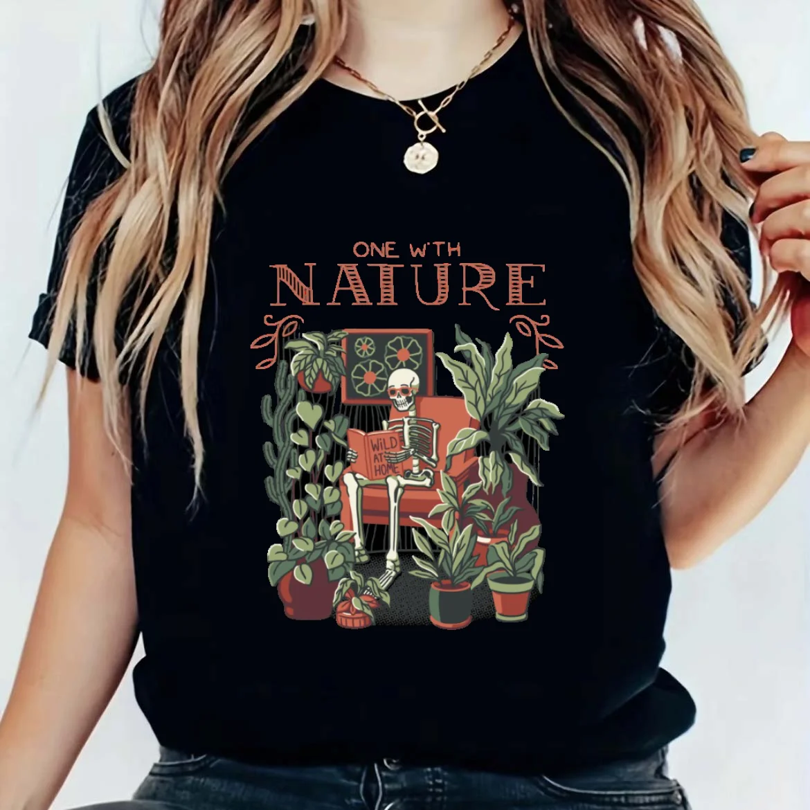 

2023 New Fashion Harajuku Style Versatile T-Shirt Women's Printed Cartoon Cat Pattern Loose Short Sleeve Round Neck Black Top.