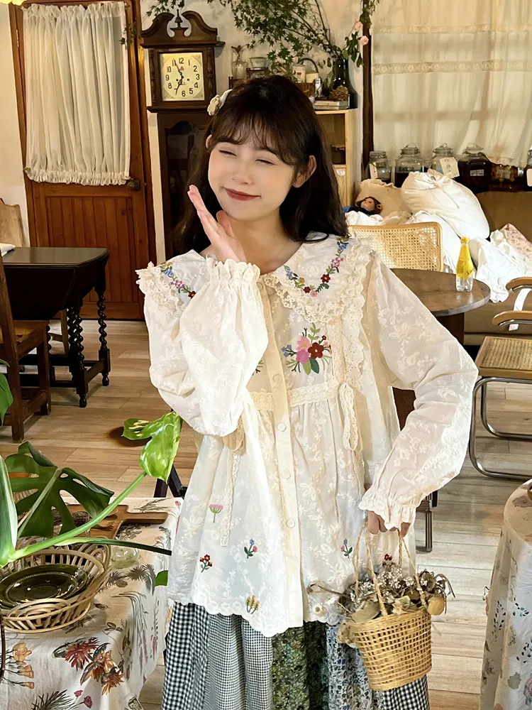 Mori Fashion Lace Peter Pan Collar Shirt 2024 Summer Blouse New Sweet Retro Girl Colorful Flower Embroidered Doll Shirts Top