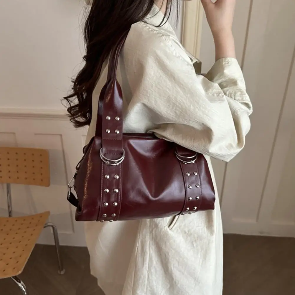 Y2K Punk Handtasche mit Nieten für Damen, aus Kunstleder, große Kapazität, Schultertasche, Vintage-Mode, Boston-Tasche, Umhängetasche für den täglichen Gebrauch. – Detail 13