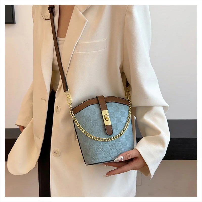 

High-Quality Genuine Leather Messenger Bag for Women - Crossbody Shoulder Handbags by Famous Designer Elegant