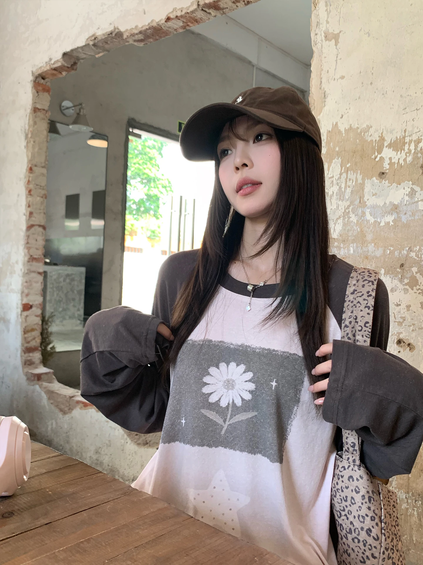 Loose Long Sleeve Women's T-shirt Sun Protection Thin Design Sensation Cover up Trendy Commute Style Creative Print round Neck