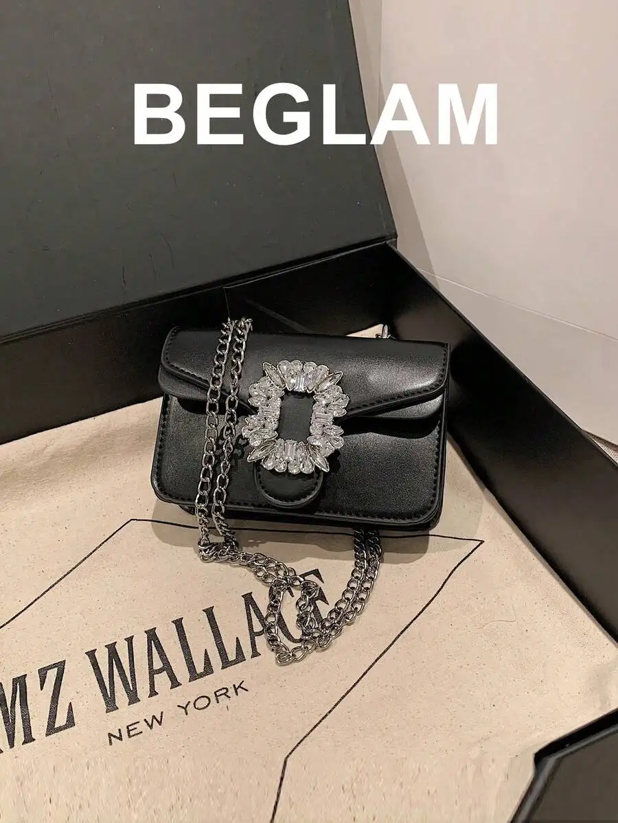 

Мини-сумка через плечо с клапаном, украшенным стразами, и металлическим ремешком-цепочкой