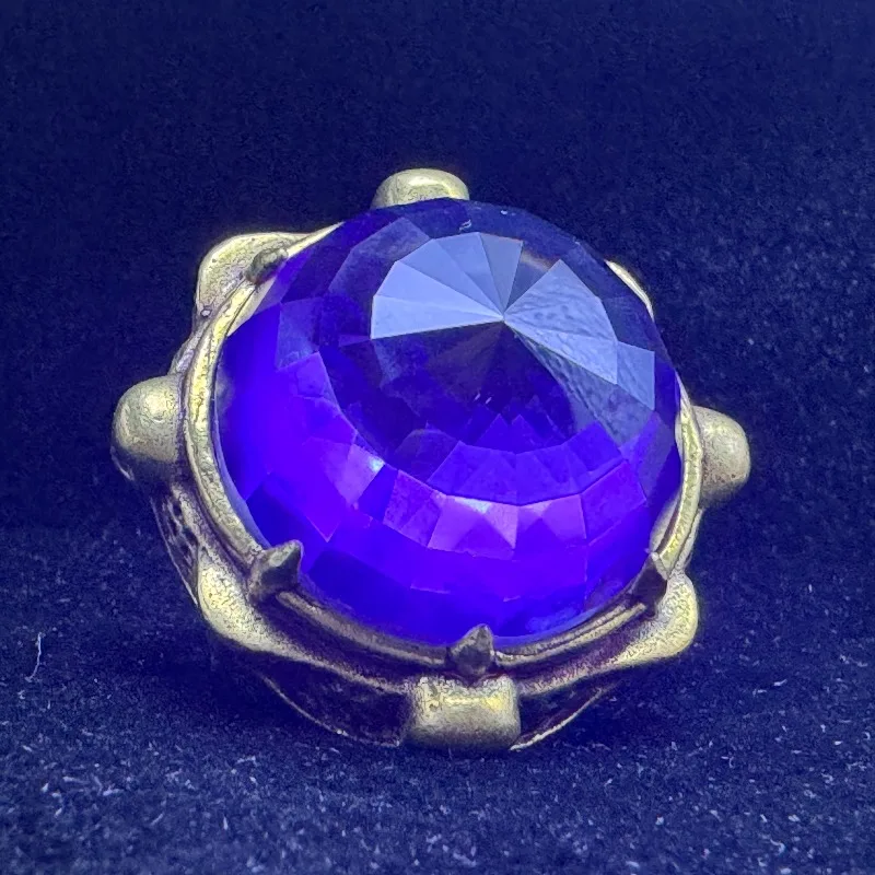 Vintage‑Style Retro Statement Ring, Large Round Faceted Violet‑Tone Gem, Antique‑Gold Tone Prong‑Set Women Fashion Finger