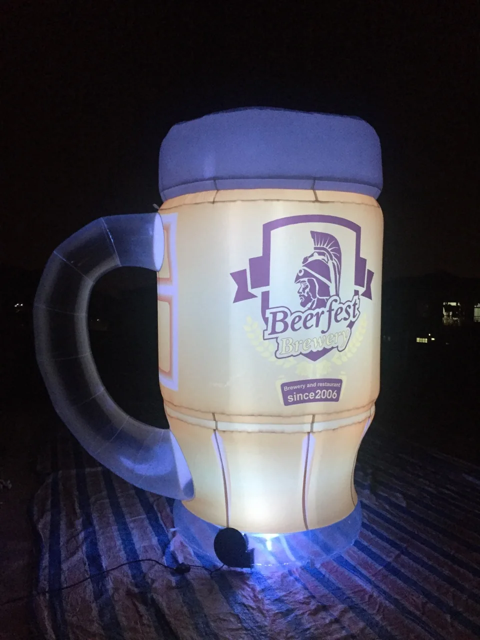 

Гигантская надувная пивная кружка со светодиодной подсветкой для мероприятия/акции/рекламы, надувная пивная чашка 13,12 футов для фестиваля пива