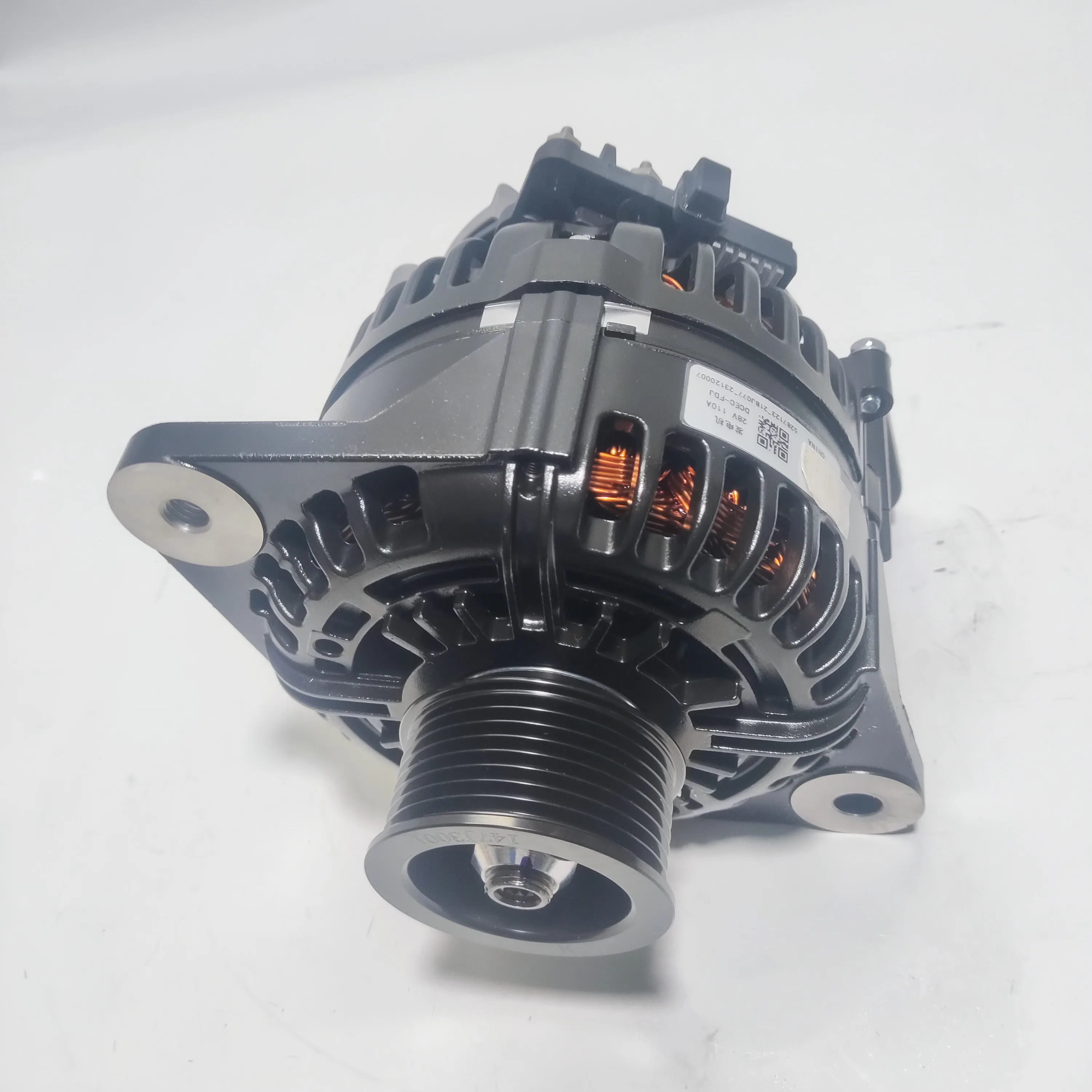 Factory Hot Sale 5287123 Good Quality 28V 110A Alternator  Dongfeng Generator Parts 6L ISLe Engine AVi147J3001 view 2