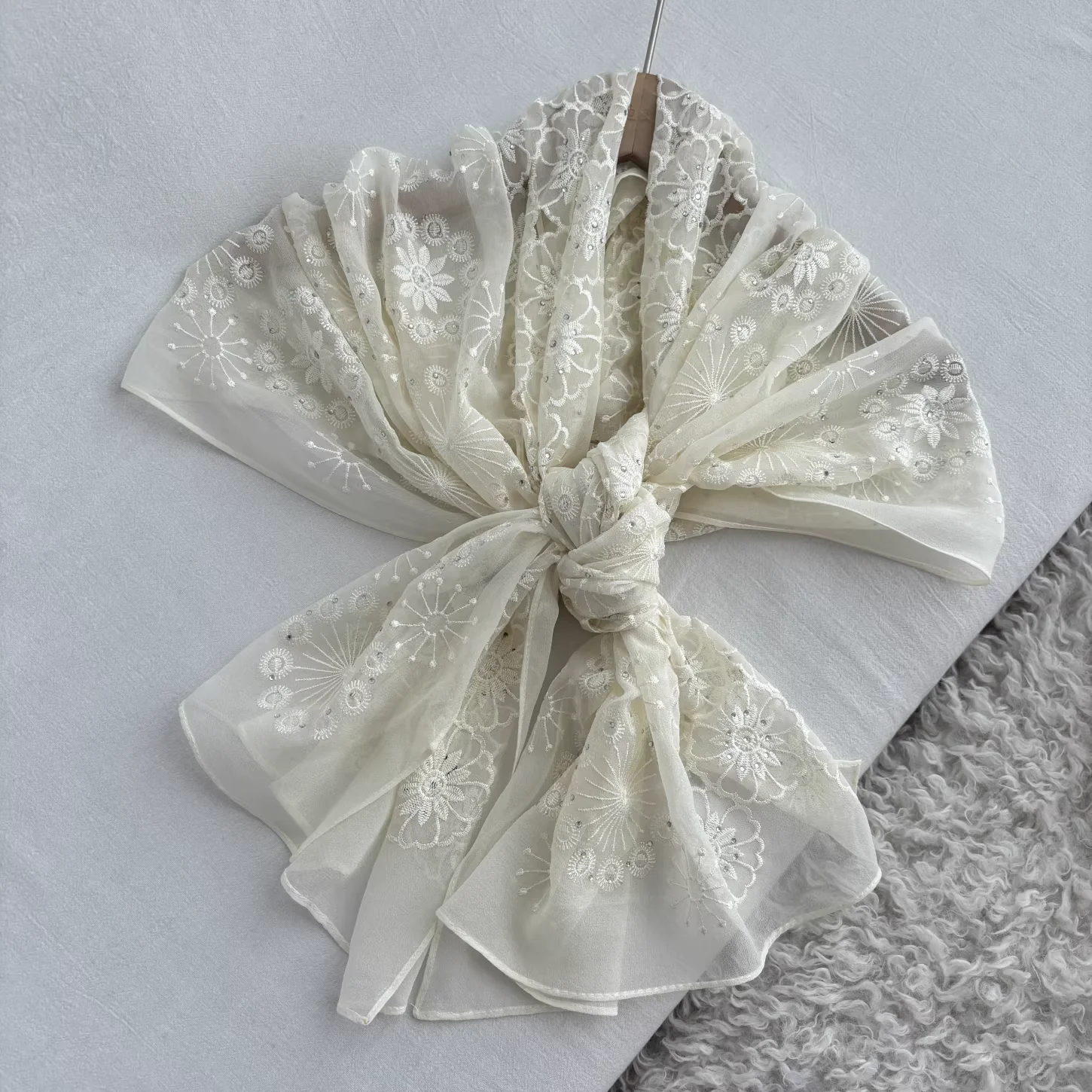 

100% Silk White Scarf for Women Autumn sPRING Luxury Brand Floral Embroidered Neck Scarves Pure Silk Neckerchief Hijab