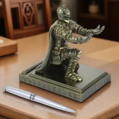 Retro Soldier Pen Holder Desk Armored Knight Pencil Stand Resin Medieval Warrior Statue Unique Office Desk Accessories Home
