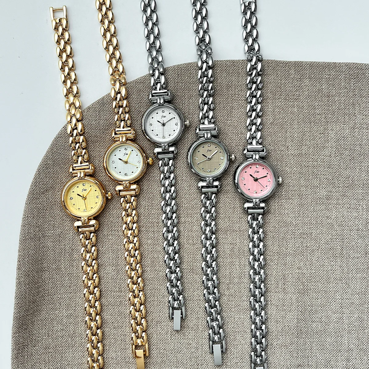 Women's Watch Simple Retro Bracelet Watches Small and Exquisite Versatile Steel Belt Ladies Fashion Quartz Clock Wristwatches