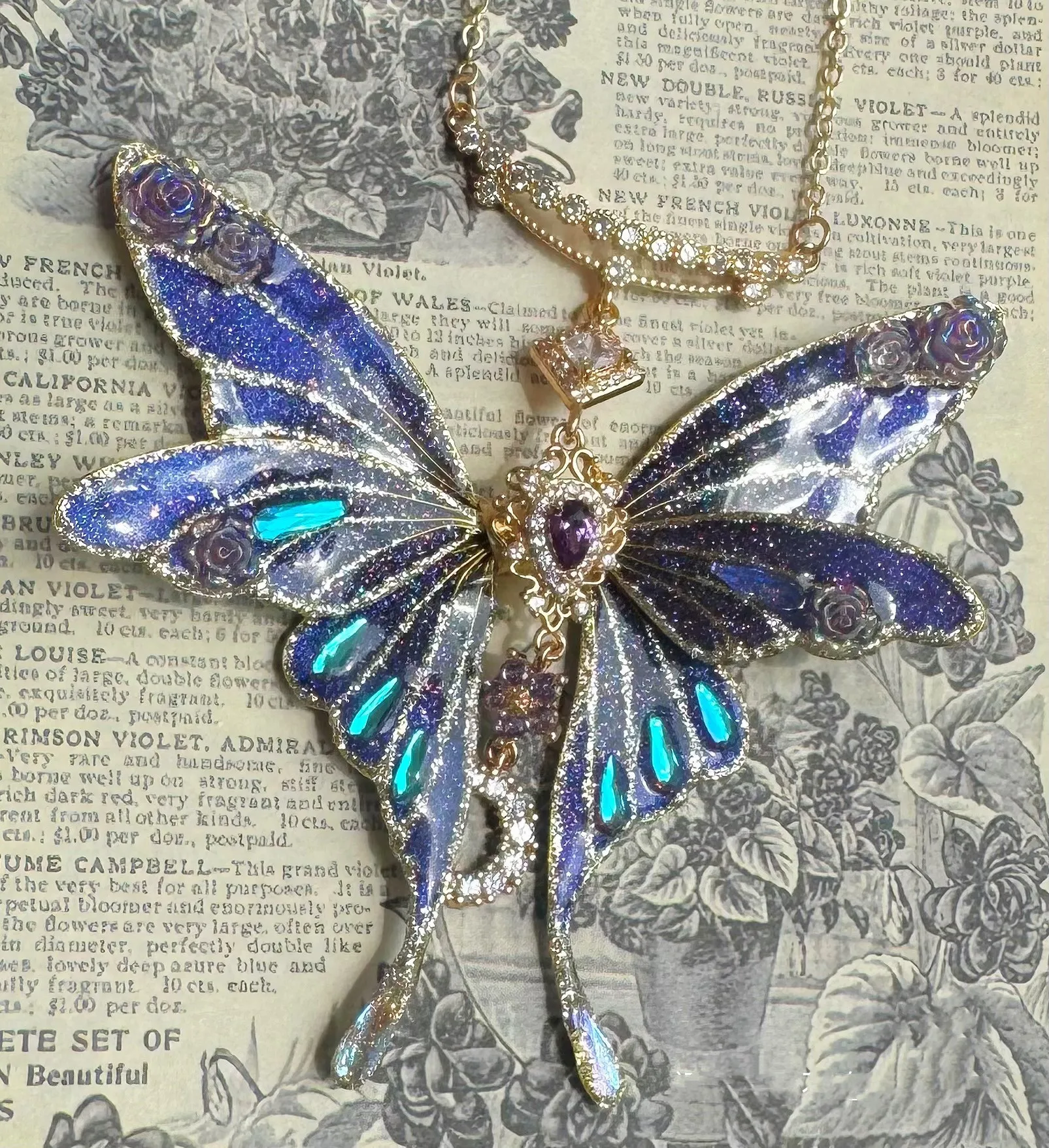 Women's crystal butterfly necklace，original ancient hand-made wire cutting process butterfly jewelry