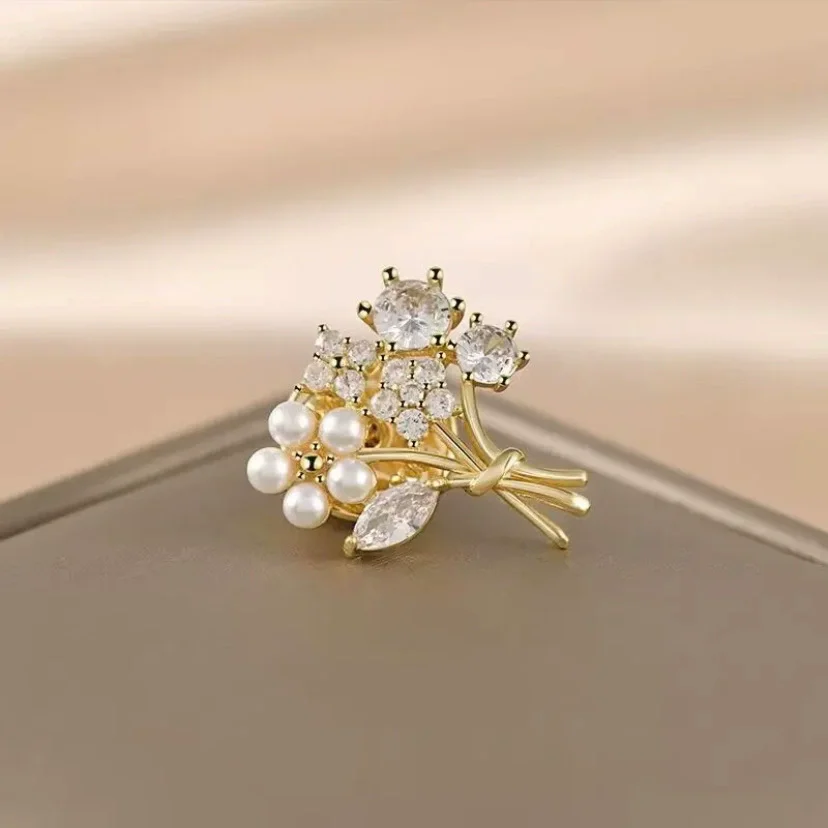 Fashion Brooch Flower Bow Brooches for Women Sweater Coat Clothing Accessories Metal Anti-glare Lapel Pin Fixed Clothes Pins
