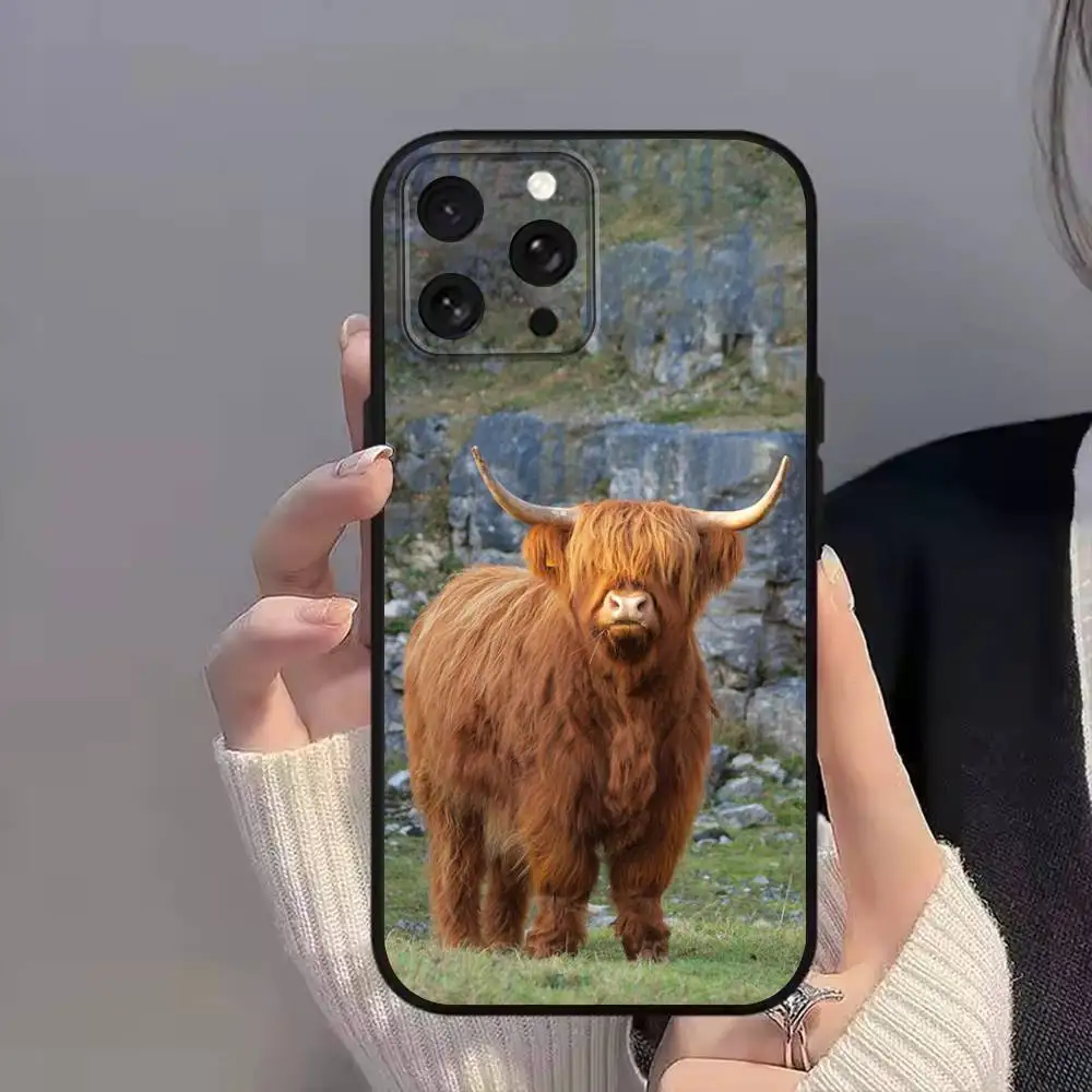 C-Cow FurryS H-HighlandS Funda de teléfono para iPhone 11,12,15,16,17,13,14,Pro,Max,Plus,E,Mini,Air,SE4 Caja blanda negra