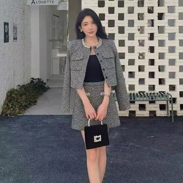 Autumn winter Zhao Liying's style rhinestone nail bead black and white dark gray short jacket A-line half skirt short skirt set