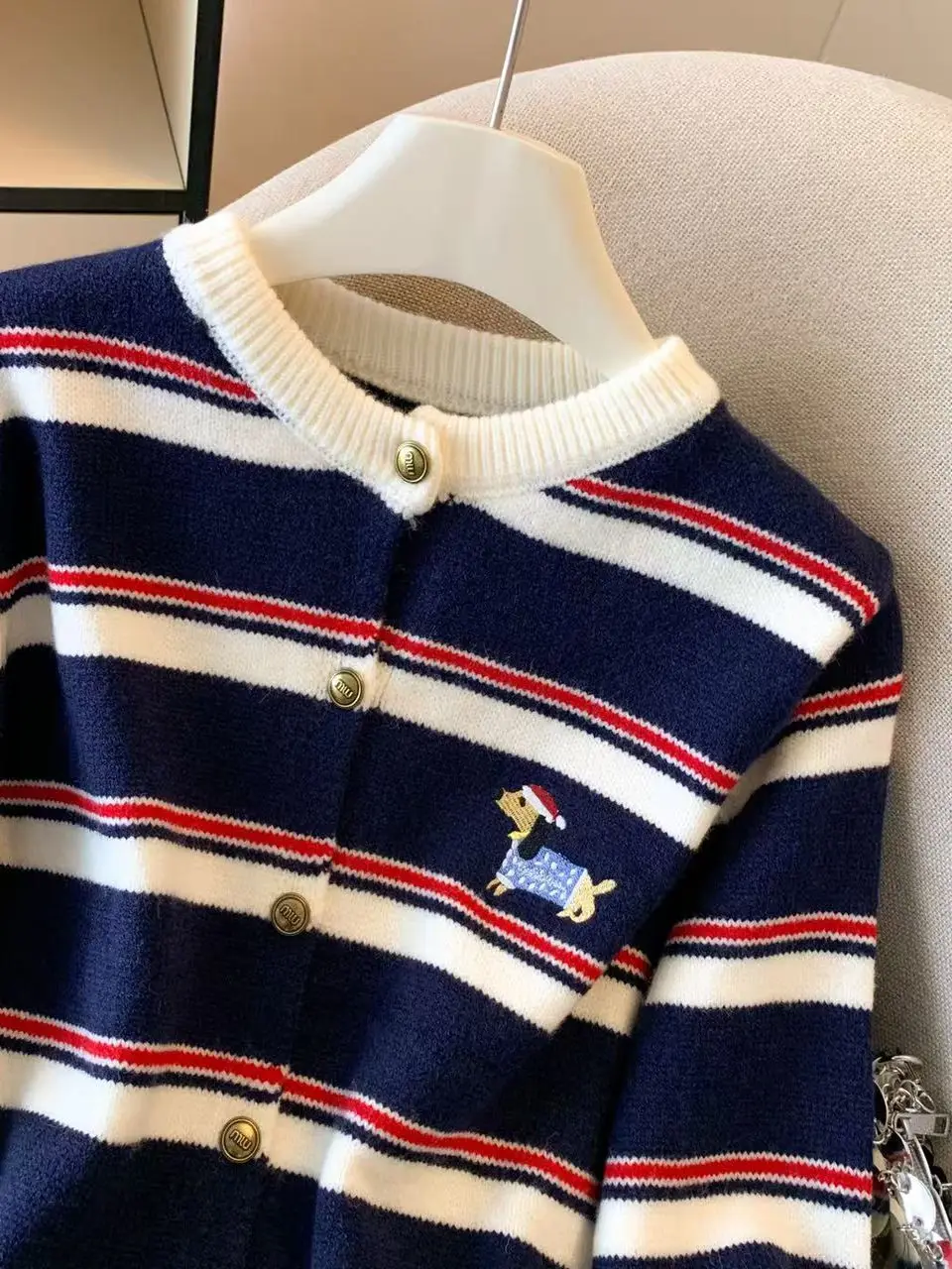 한국 스타일 스트라이프 컬러 블록 니트 오픈 가디건 탑 가을 시즌 자수 스웨터 정규 핏 출퇴근 패션