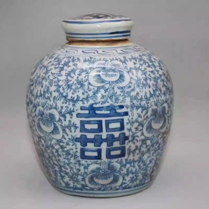 

Chinese Jingdezhen Blue And White Porcelain Pot With Lotus Pattern 6.69Inch