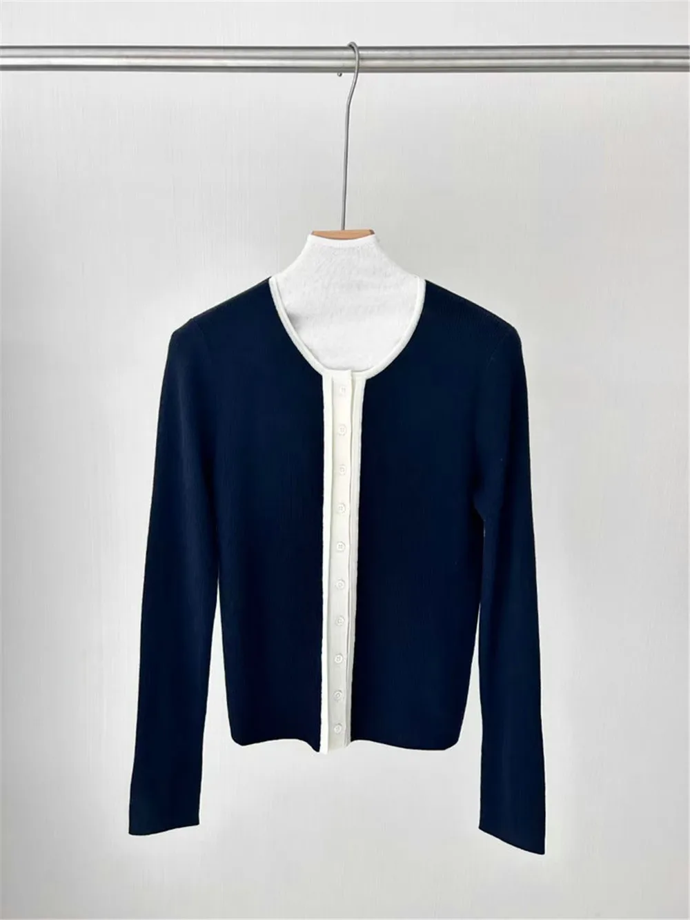 25 春夏新作 Meilino ウール ラウンドネック 長袖 ニット スリム フィット カラー コントラスト トップ 女性用