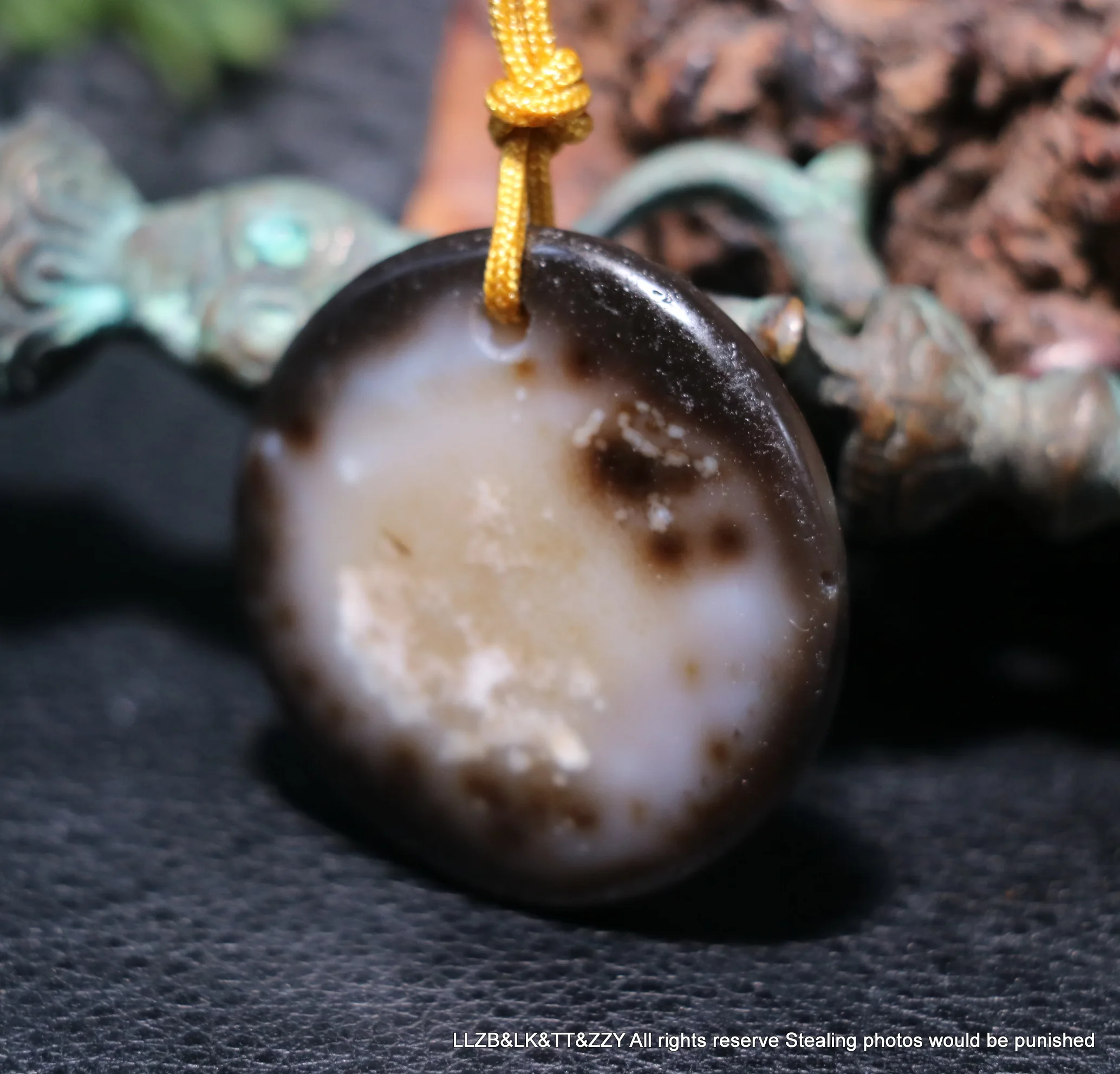 Unique Style Magic Power Energy Tibetan Old Agate OM Word Coin Shape Goat Eye dZi Bead Amulet Pendant Talisman UPD220914A47