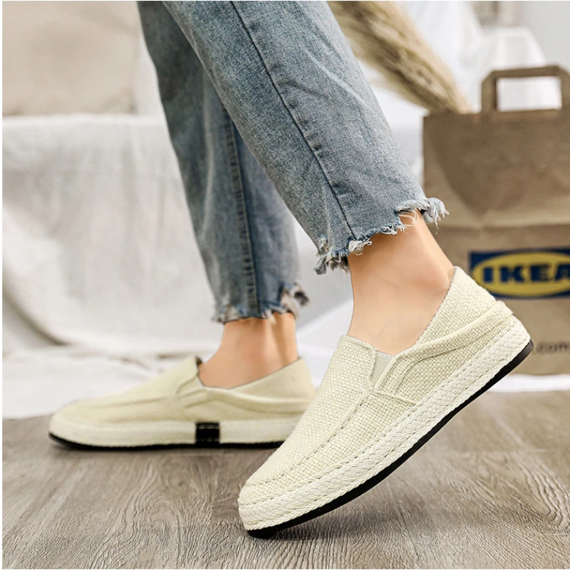 Sepatu loafer Linen klasik pria, sepatu selop kasual ringan Musim Panas 2024 untuk pria, sepatu kanvas bersirkulasi