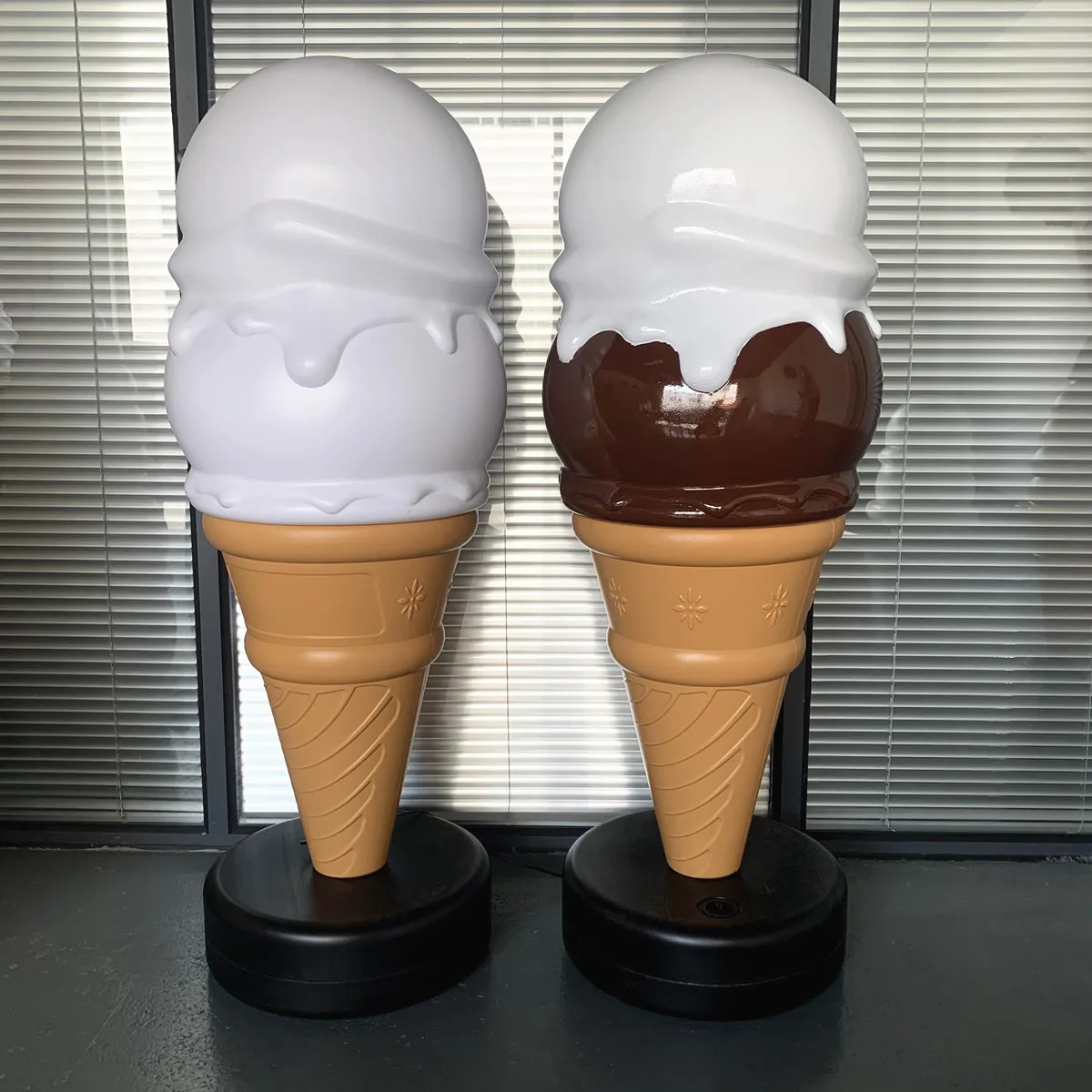 60CM/95CM/120CM Outdoor Plastic Ice Cream Models with Lights: A Customer Attraction Tool for Ice Cream Shops/Dessert Shops view 6