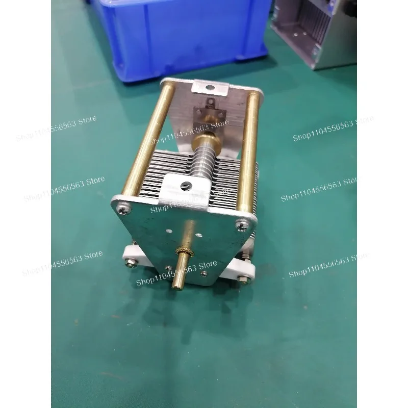 

Adjustable Air Variable Capacitor 20P-500P / 29P-240P Withstand voltage 2500V Max current 100A