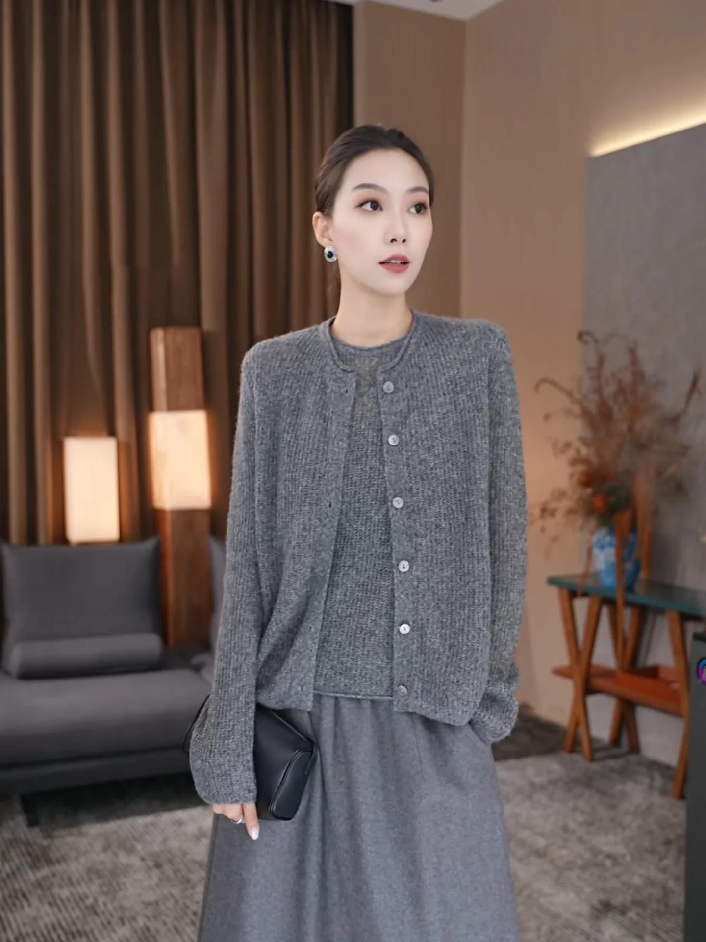 

Autumn New Arrival Women's Slim Fit Camere Knitted Base irt round Ne Svel Vest Warmth Layering Sle Color