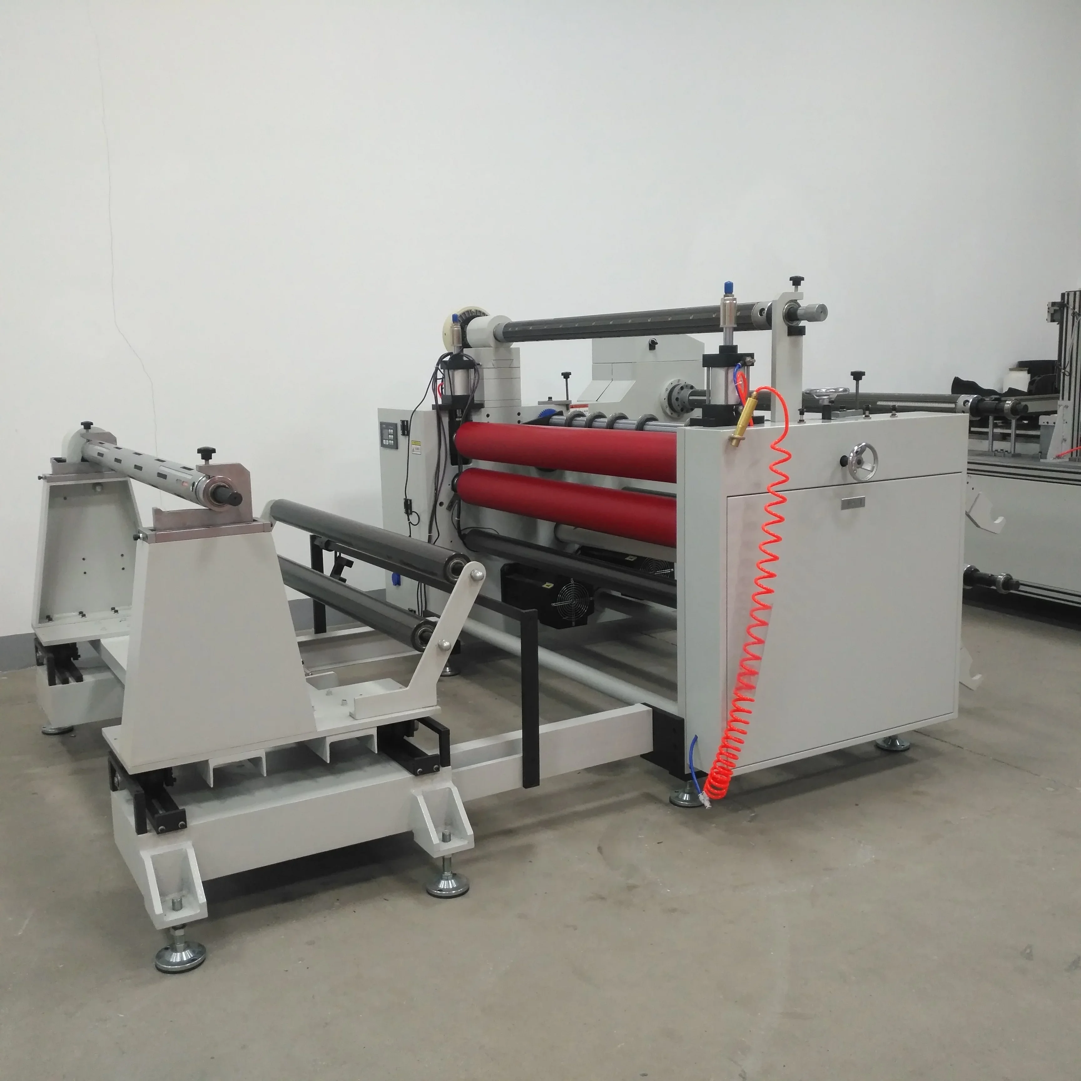 Non-woven slitting and rewinding machine Protective fabric Non-woven PP plastic slitting machine