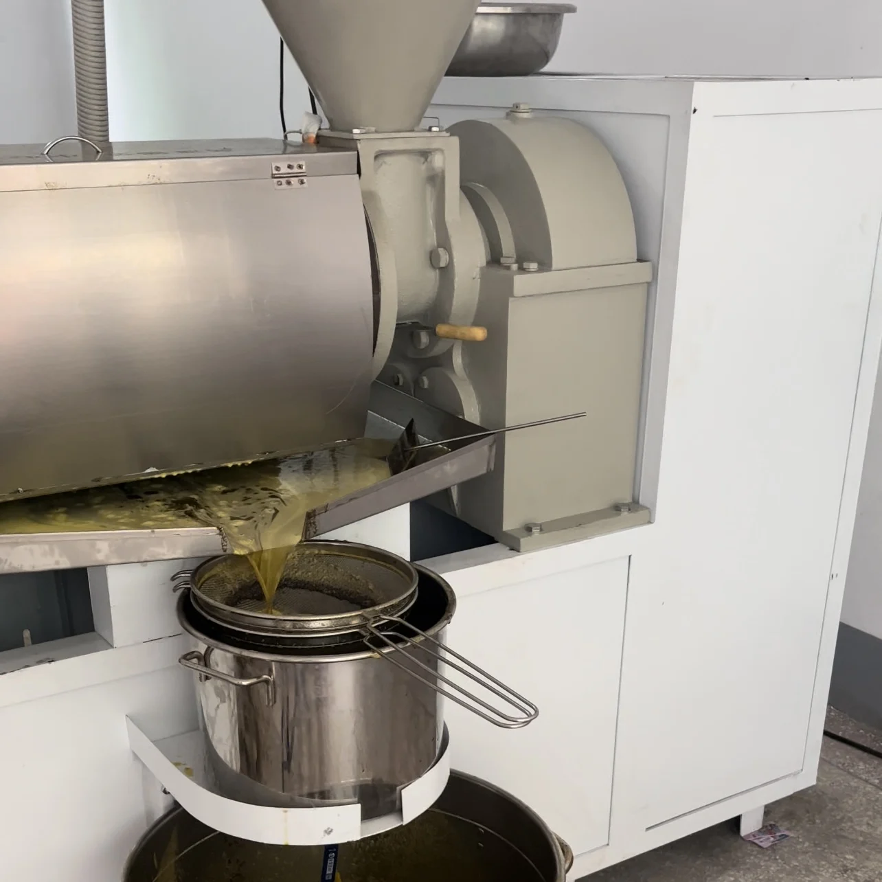 Factory Supply 7.5kw 150kg/H Cooking Oil Extraction Filter Sesame Oil Making Machine Sunflower Seed Coconut Oil Press Machine - view 6