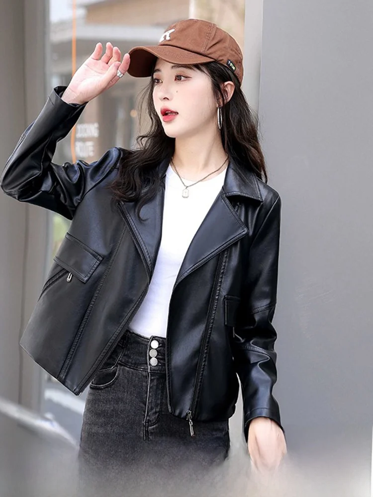 Nova Jaqueta Feminina de Couro Genuíno Harbin 2025 Primavera - Estilo Motoqueiro Preto Curto de Pele de Carneiro - Casaco Pequeno