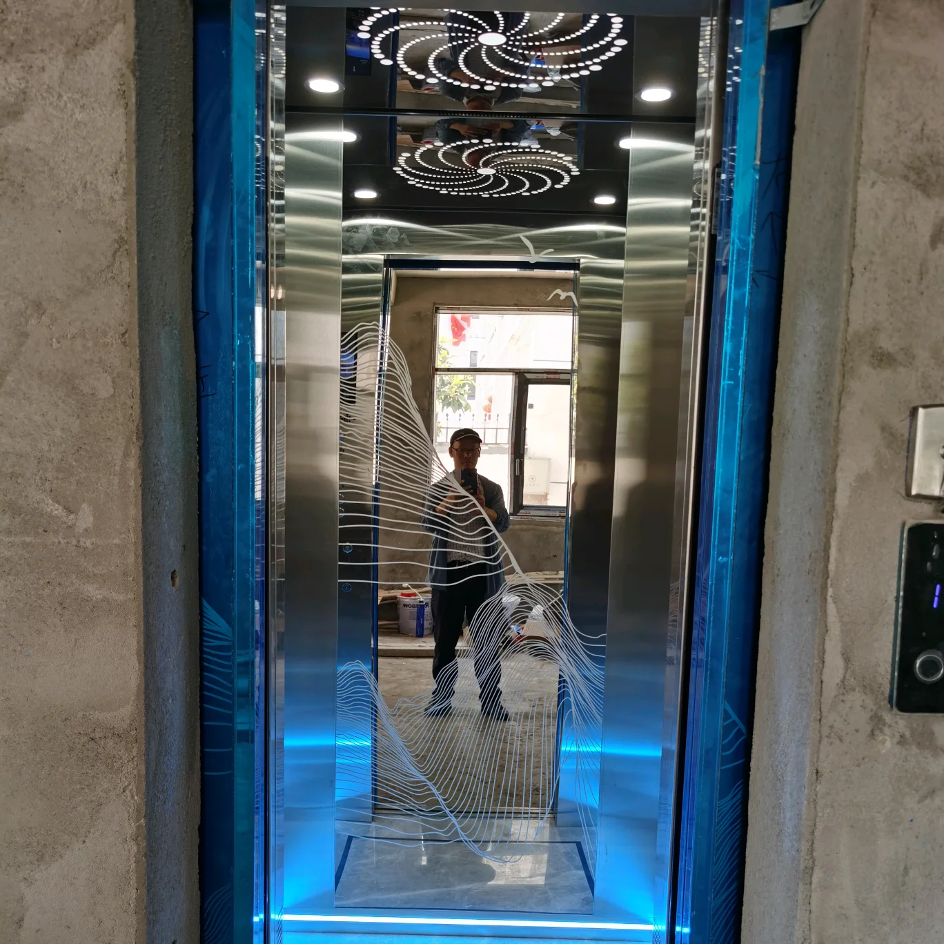 Small Residential Elevator 320kg 0.4m/s 3 Floors Space Saving For Villa Duplex House Elderly Accessibility Customized