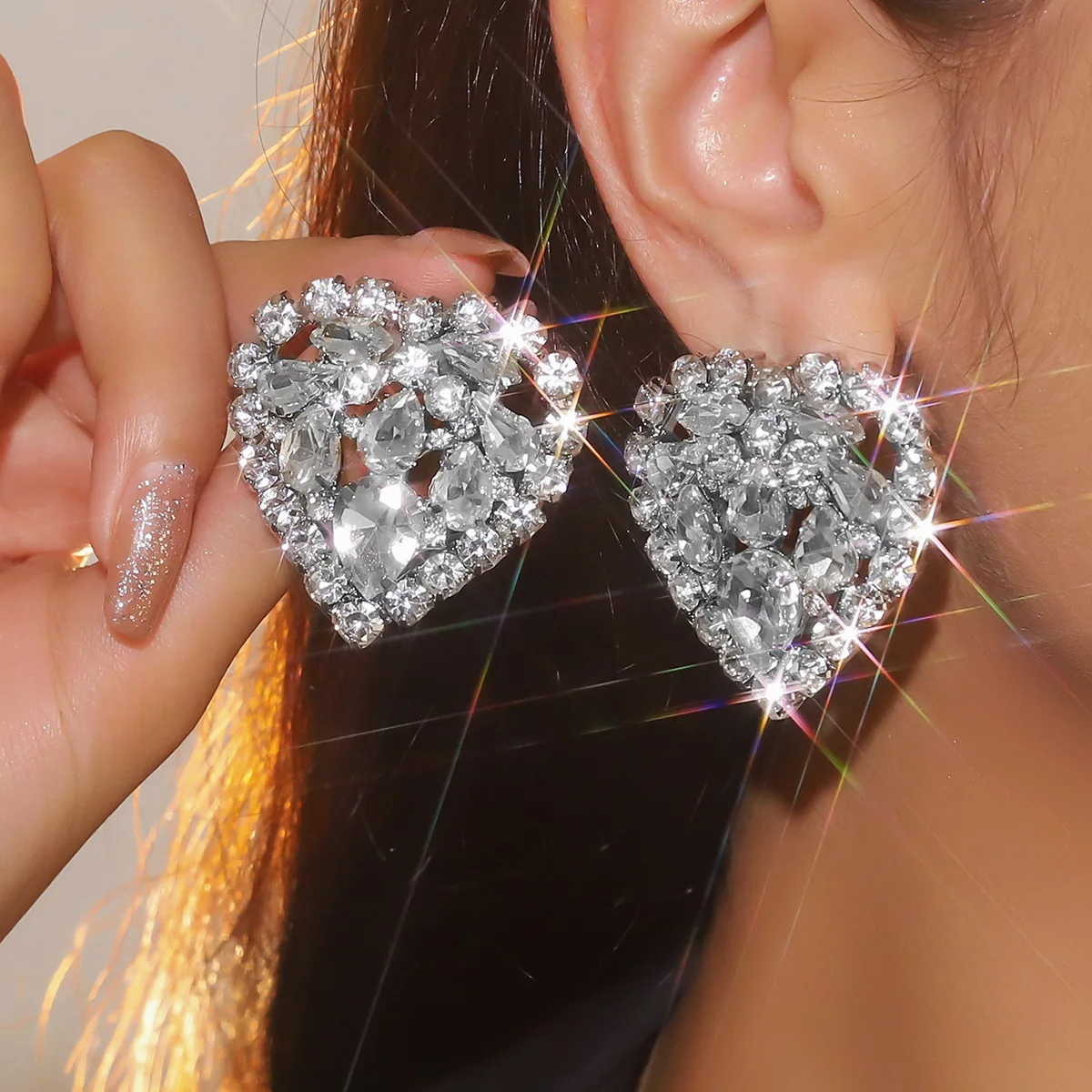 2025 الاتجاه الأبيض حجر الراين القلب أقراط مشبكية للنساء فتاة لا ثقب الأذن اكسسوارات موضة حفلة هدية سحب الملكة مجوهرات #3